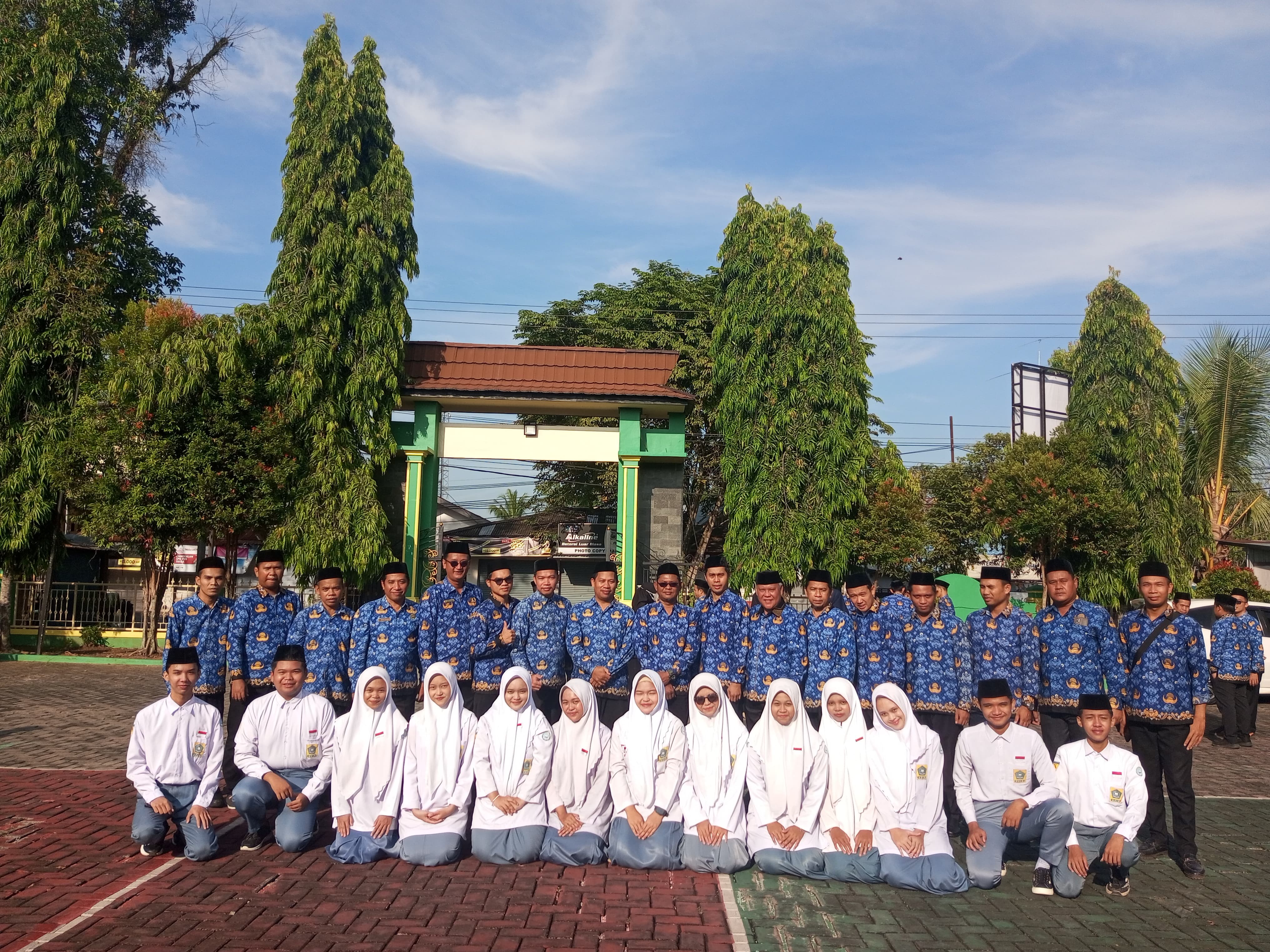 MAN 2 HSU Memaknai Hari Lahir PANCASILA di Kantor KEMENAG dengan Semangat Kebangsaan
